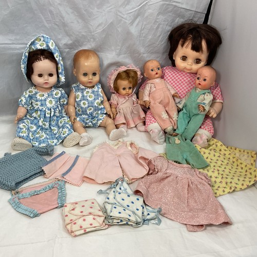 Lot vintage vogue dolls - of,